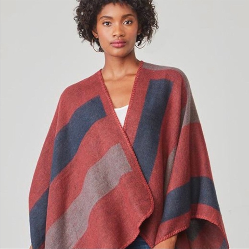 BB Dakota Reversible Wrap Shaw Poncho - Picture 2 of 11